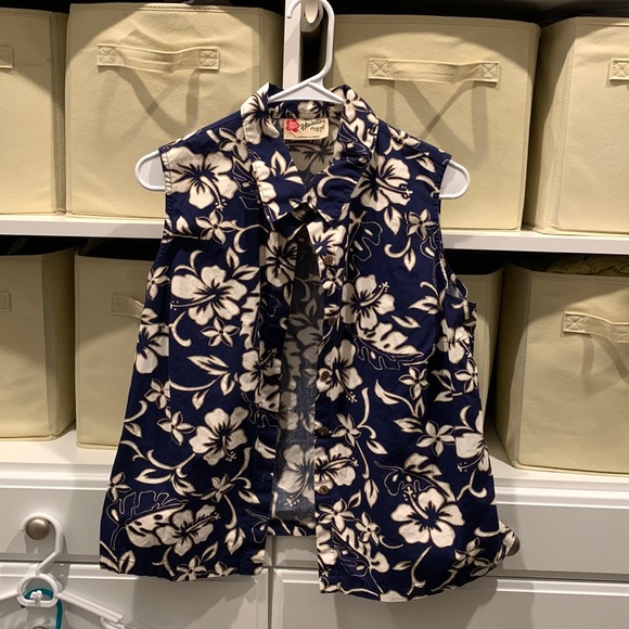 Hilo Hattie Tops - Hilo Hattie sleeveless blouse navy hibiscus size medium 100% cotton